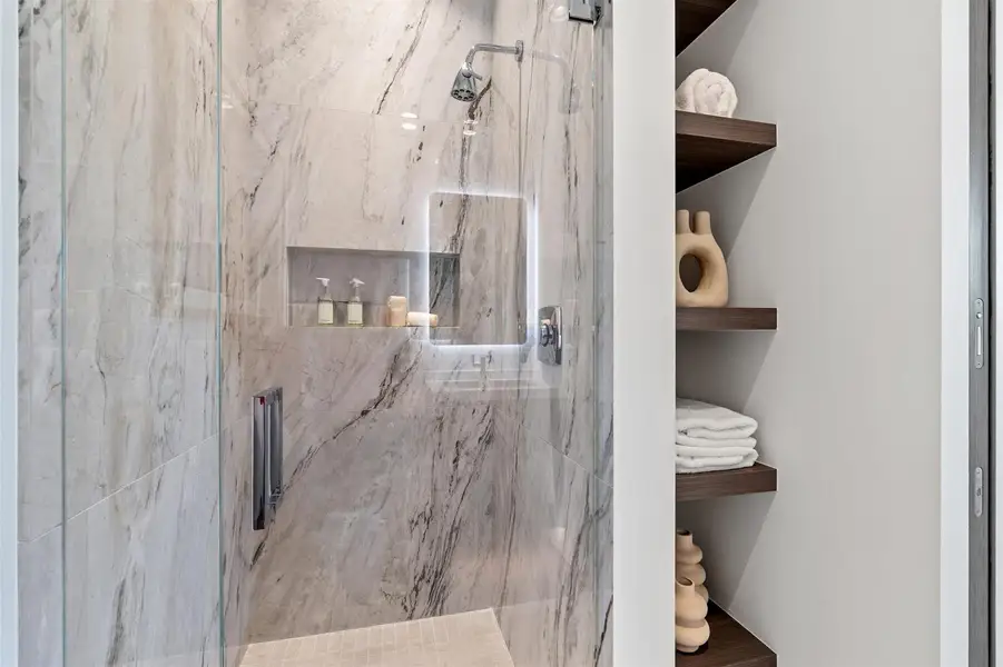 BATHROOM_1_SHOWER
