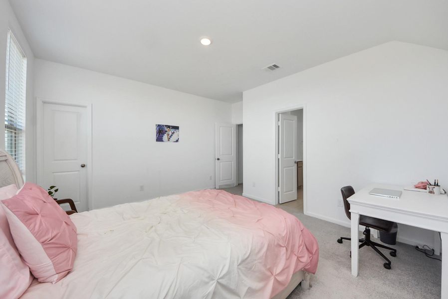 Furnished interior view inside a new home in Cross Creek Ranch, Fulshear (Image 30).