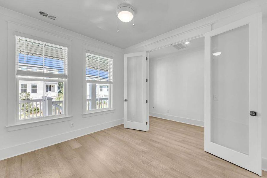 Spacious, unfurnished interior of a new home in Central Park, Charleston (Image 33).