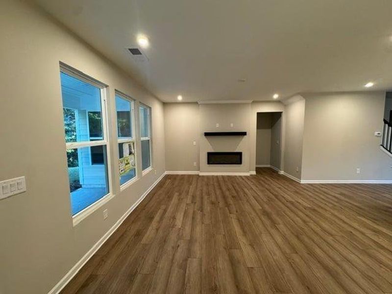 Spacious, unfurnished interior of a new home in Easton Park, Dallas (Image 9).