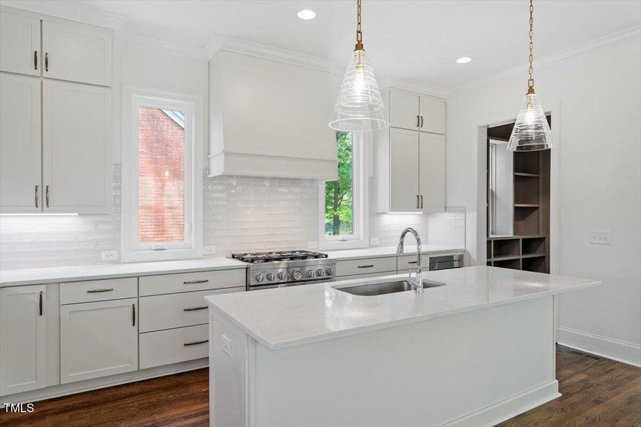 21-3302.5 Hall Place [2153293]_21