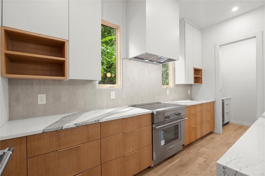 Furnished interior view inside a new home in , Atlanta (Image 10).