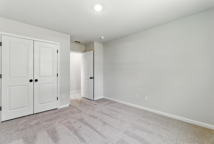 Spacious, unfurnished interior of a new home in Six Oaks, Summerville (Image 20).