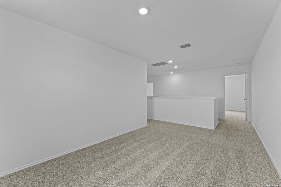 Spacious, unfurnished interior of a new home in Avenida, Converse (Image 28).