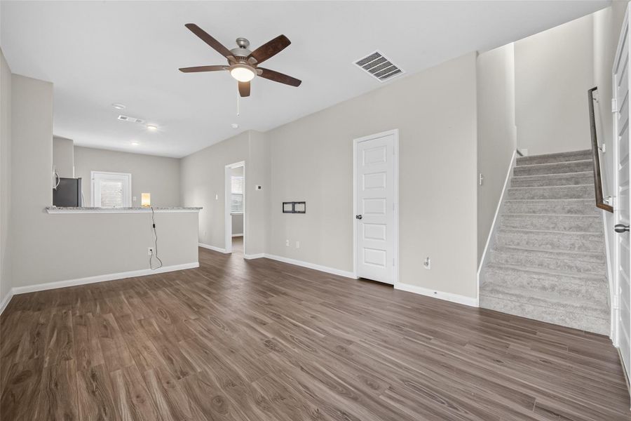 Spacious, unfurnished interior of a new home in Charleston Heights, Rosharon (Image 25).