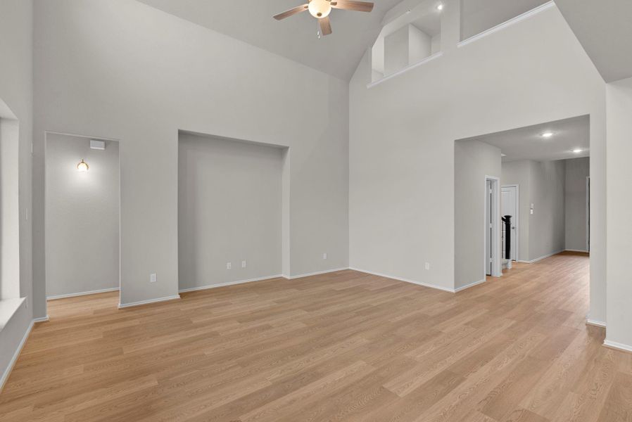 Spacious, unfurnished interior of a new home in Escondido, Magnolia (Image 20).