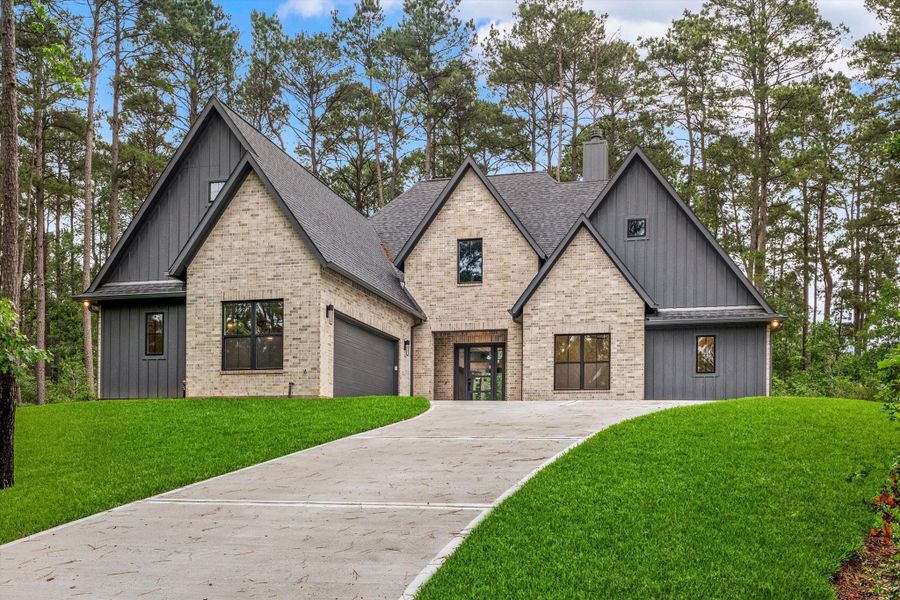 Front exterior of a new home in , Huntsville, TX, highlighting curb appeal (Image 27). Front exterior of a new home in , Huntsville, TX, highlighting curb appeal (Image 27).