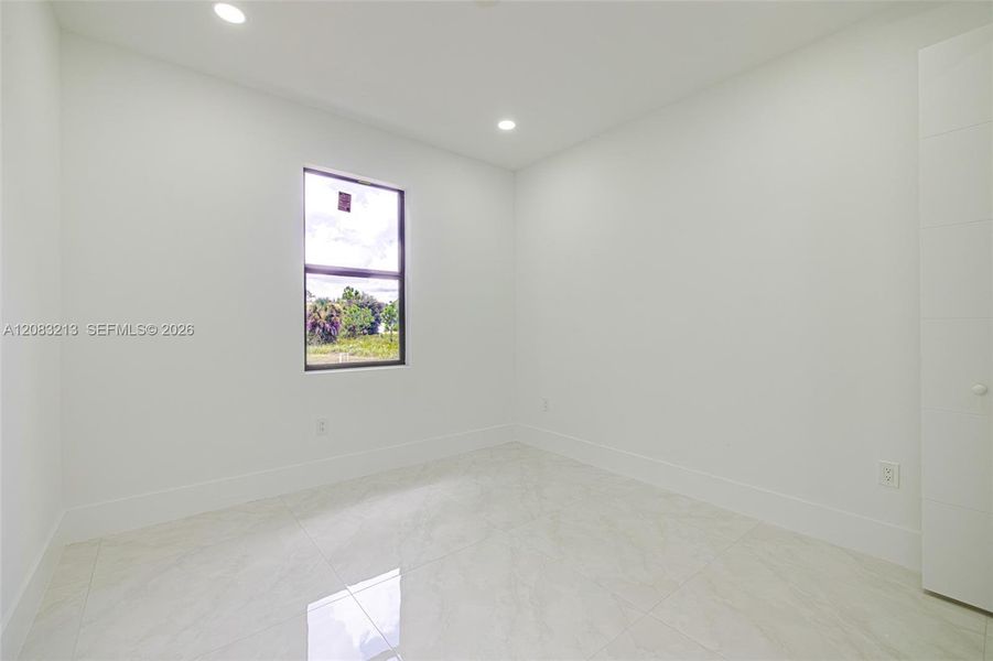 Spacious, unfurnished interior of a new home in , Lehigh Acres (Image 25).