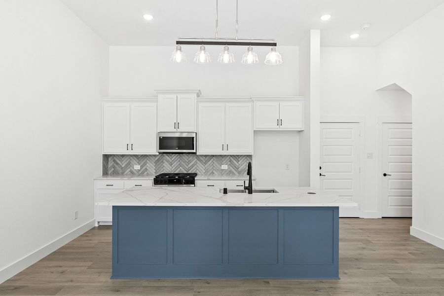 Furnished interior view inside a new home in Cottonwood Creek, Rowlett (Image 6).