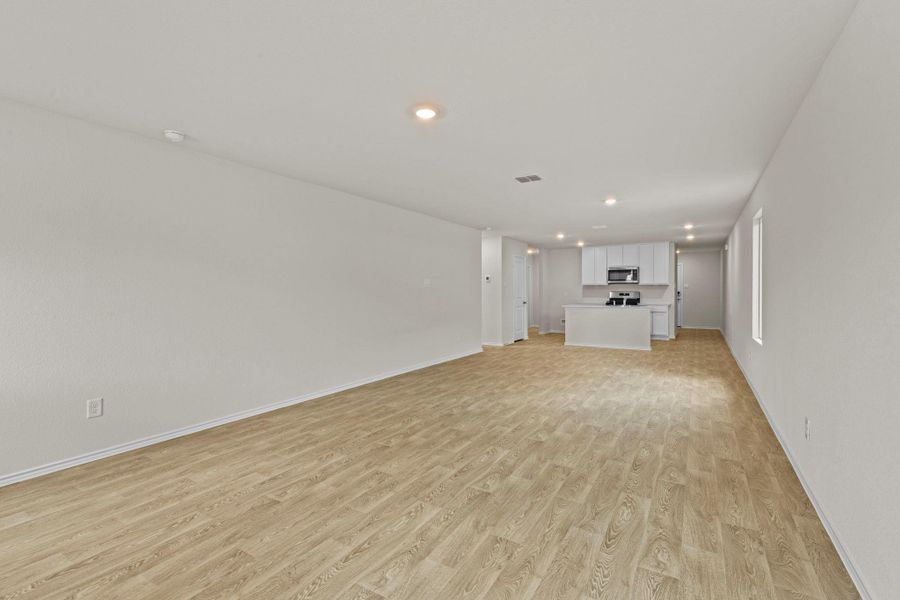Spacious, unfurnished interior of a new home in Sunset Oaks, Maxwell (Image 22).