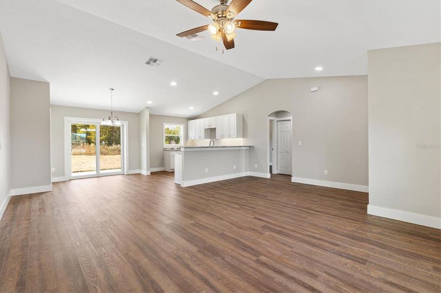 Spacious, unfurnished interior of a new home in , Ocklawaha (Image 15).