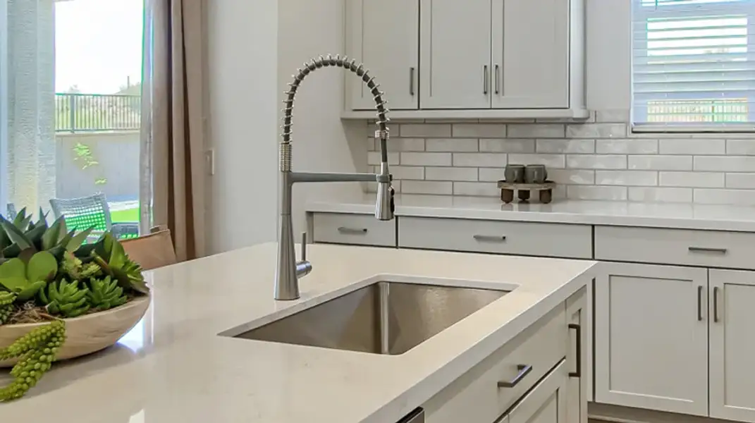 Horizon Saddleback Avery Kitchen 1of3 F1