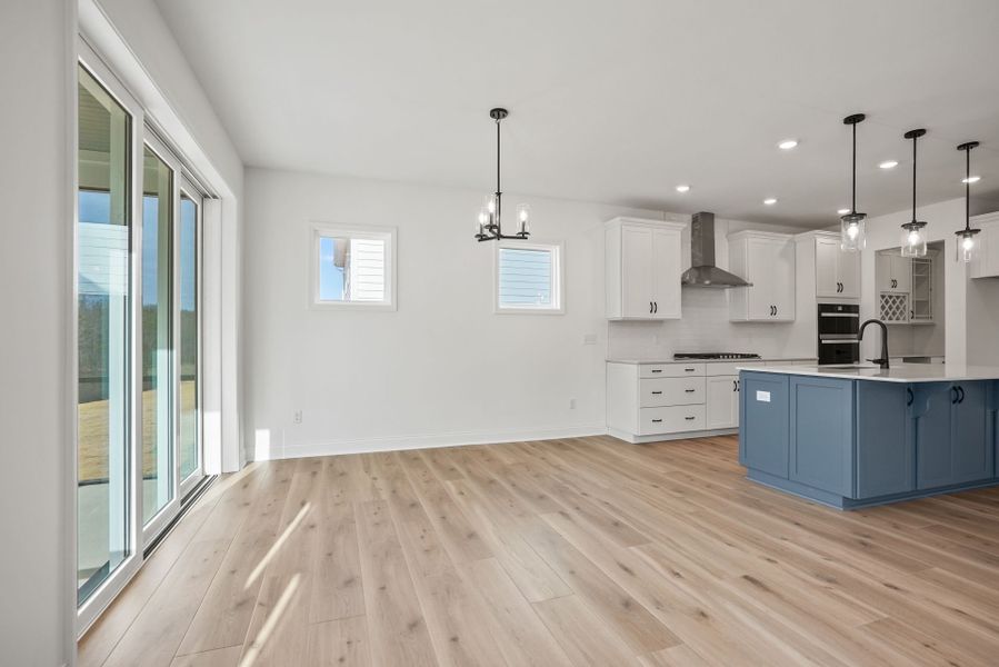 Spacious, unfurnished interior of a new home in Forest Creek, Waxhaw (Image 68).