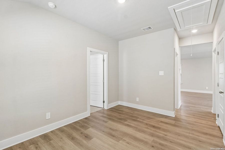 Spacious, unfurnished interior of a new home in Lark Canyon, New Braunfels (Image 29).