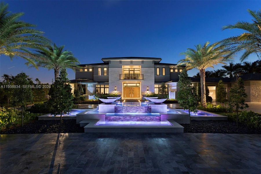 Exterior details and patio area of a home in , Southwest Ranches (Image 3).
