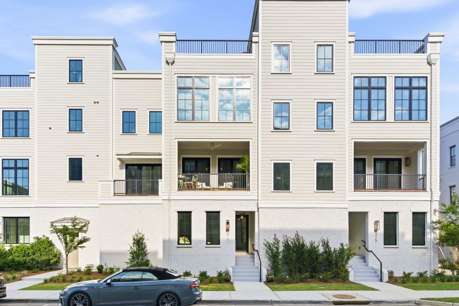 Condo located in Charleston, SC showcasing its design and architecture (Image 3). Condo located in Charleston, SC showcasing its design and architecture (Image 3).