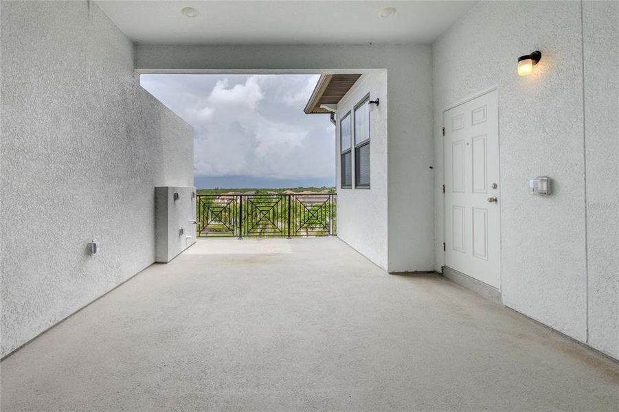 Exterior details and patio area of a home in , Ruskin (Image 26).