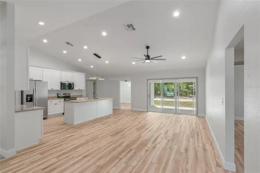 Spacious, unfurnished interior of a new home in , Ocala (Image 33).