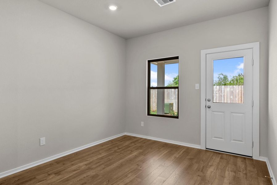 Spacious, unfurnished interior of a new home in Laurel Landing, Alvin (Image 15).