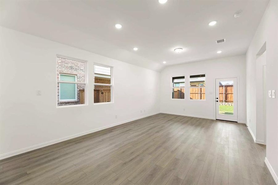 Spacious, unfurnished interior of a new home in Creekview Fossil Ridge, Pilot Point (Image 15). Spacious, unfurnished interior of a new home in Creekview Fossil Ridge, Pilot Point (Image 15).