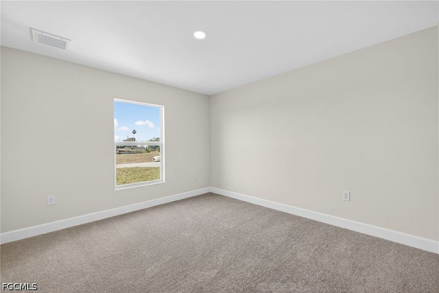 Spacious, unfurnished interior of a new home in Cape Coral, Cape Coral (Image 15).