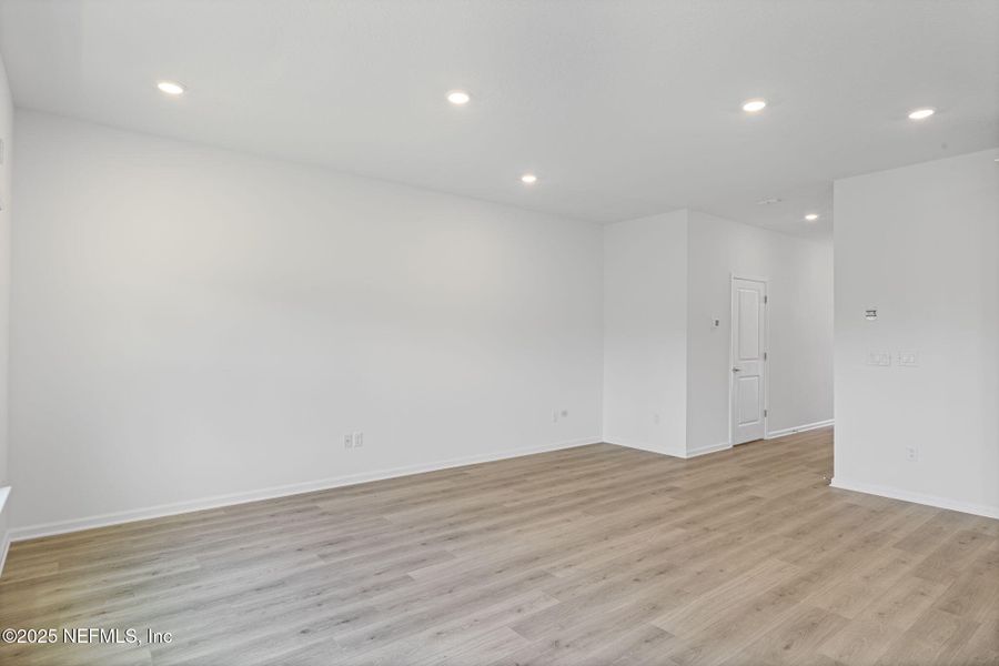 Spacious, unfurnished interior of a new home in Beacon Lake, St. Augustine (Image 12).