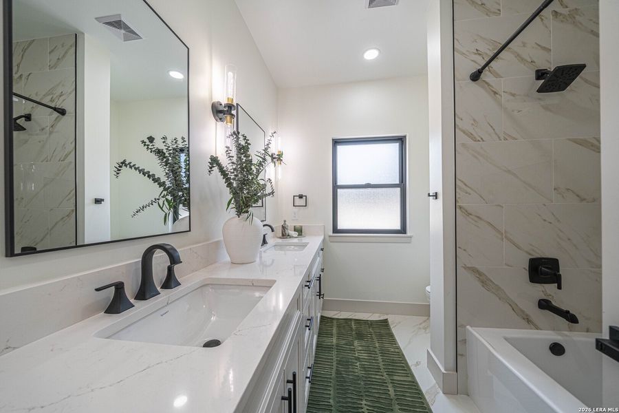 Furnished interior view inside a new home in , Bandera (Image 18).