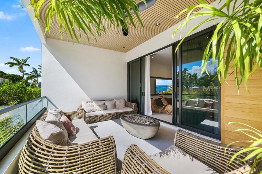 Exterior details and patio area of a home in , Fort Lauderdale (Image 42).