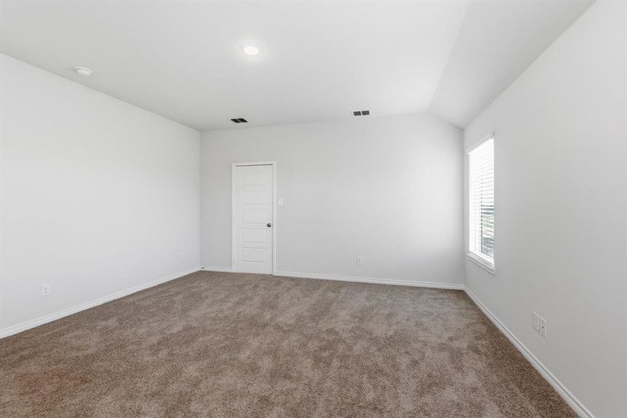 Spacious, unfurnished interior of a new home in , Cleburne (Image 20).