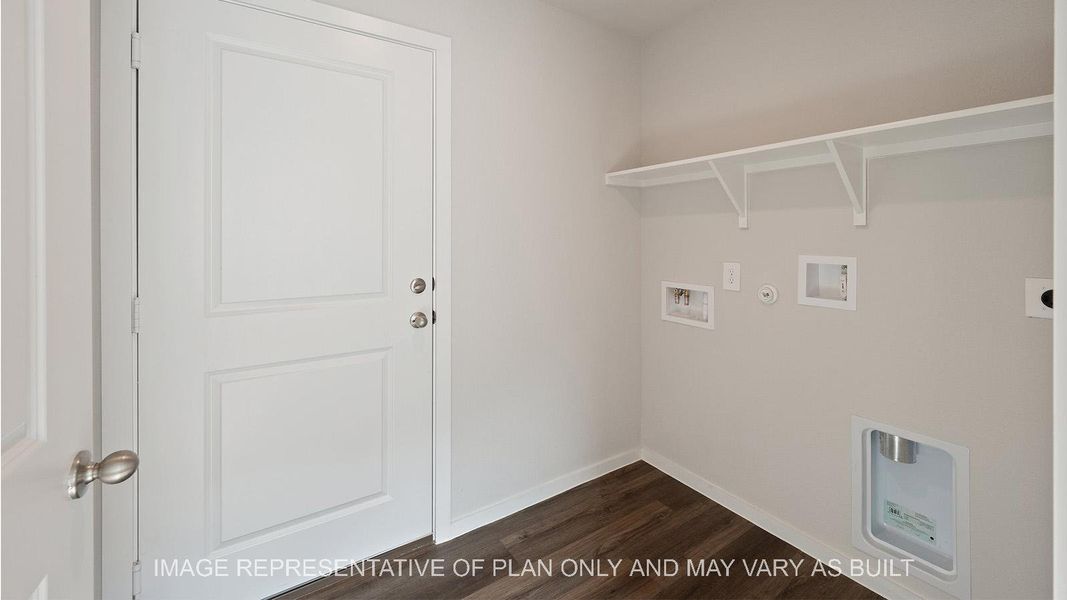 Spacious, unfurnished interior of a new home in Dove Crossing, Navasota (Image 7).