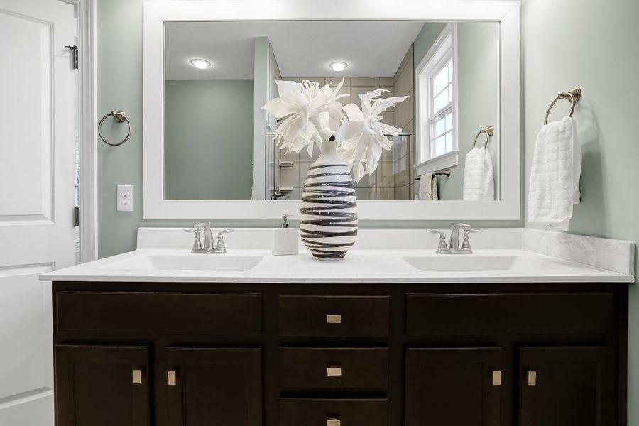 Representative interior finishes for a home built from the Lanai by Bill Clark Homes in Osprey Landing, Southport (Image 20).