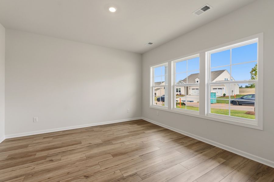 Spacious, unfurnished interior of a new home in Dove Hollow, Chesnee (Image 13).
