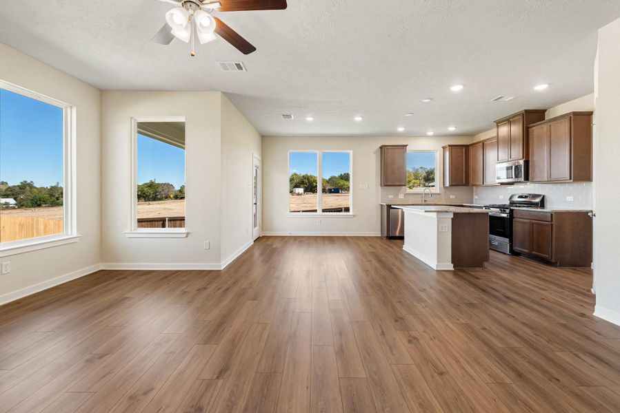 Spacious, unfurnished interior of a new home in , Brenham (Image 20). Spacious, unfurnished interior of a new home in , Brenham (Image 20).