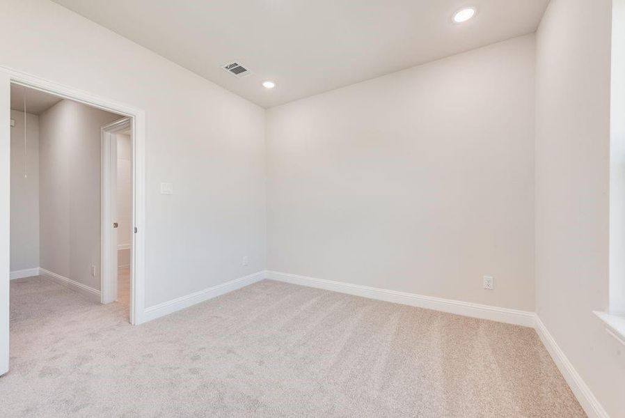 Spacious, unfurnished interior of a new home in Bayside, Rowlett (Image 20).