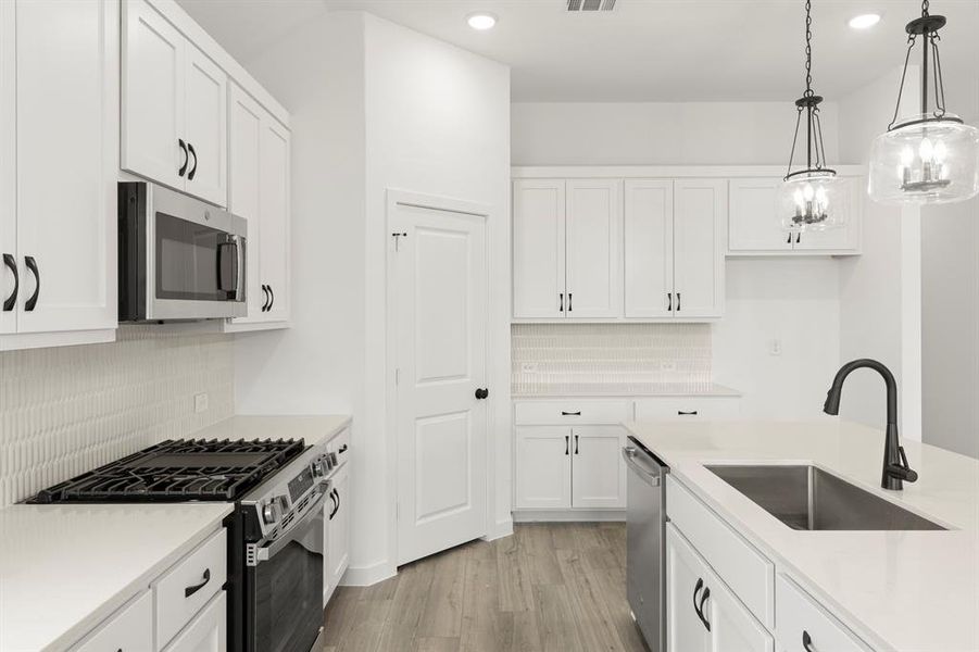 13. 1512 Eagle Meadow - Kitchen (4) 13. 1512 Eagle Meadow - Kitchen (4)