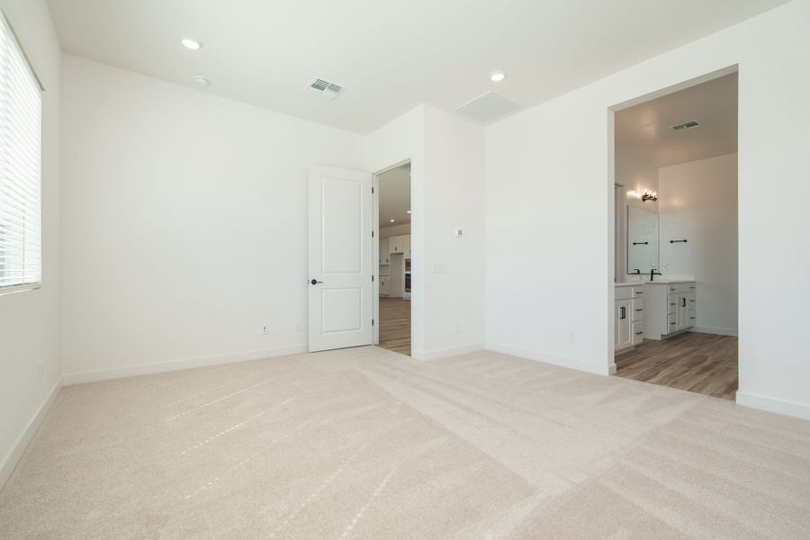 Spacious, unfurnished interior of a new home in Abel Ranch, Goodyear (Image 13).