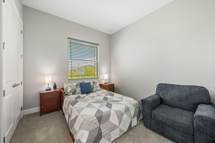 Guest Bedroom - Upstairs