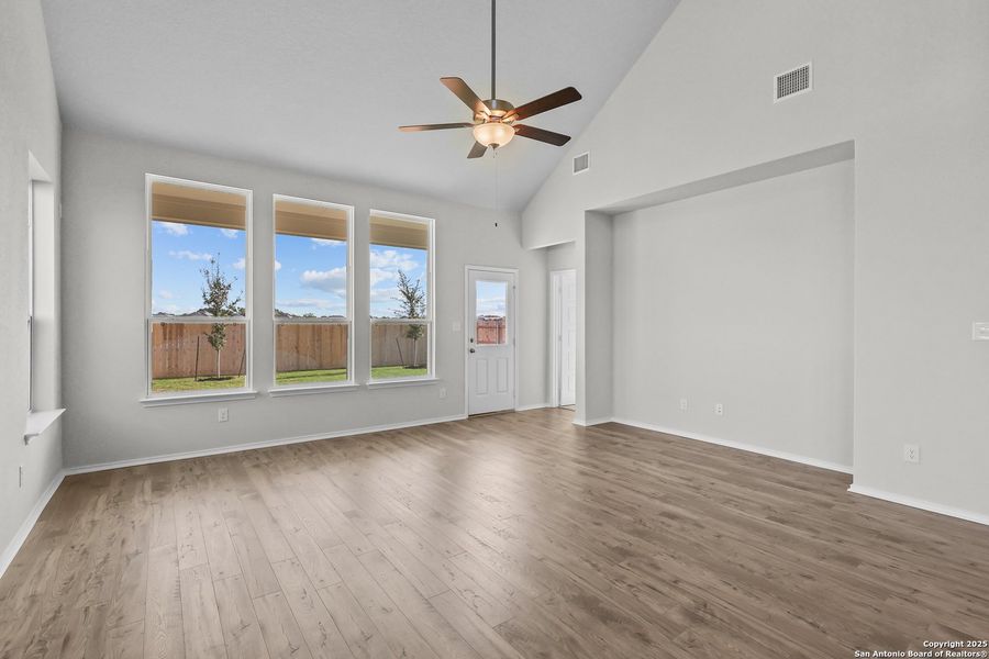 Spacious, unfurnished interior of a new home in Sunflower Ridge, New Braunfels (Image 23). Spacious, unfurnished interior of a new home in Sunflower Ridge, New Braunfels (Image 23).