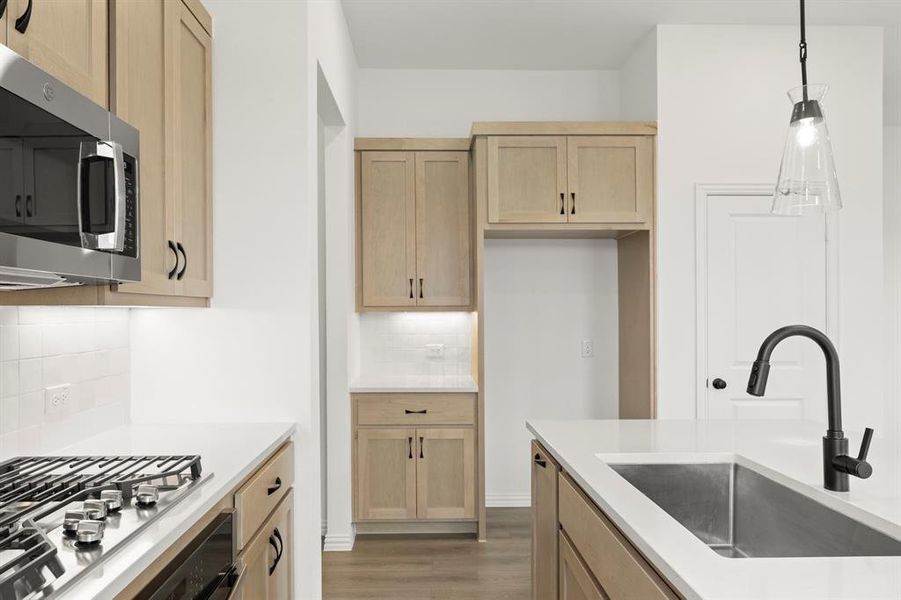 09. 705 Kerrville - Kitchen (4)