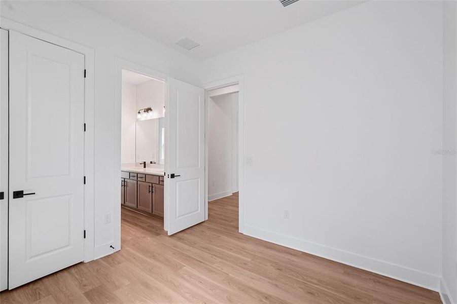 Spacious, unfurnished interior of a new home in Serengeti, Spring Hill (Image 25).