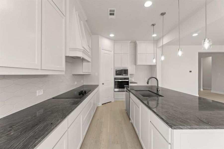 4617 Nomad-Kitchen-3