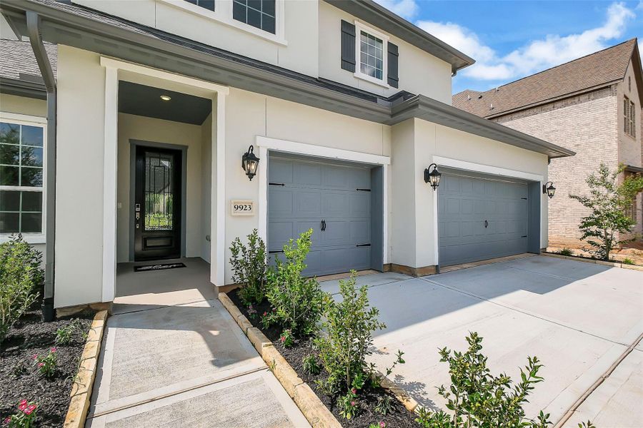 Exterior details and patio area of a home in Sienna 65', Missouri City (Image 25).