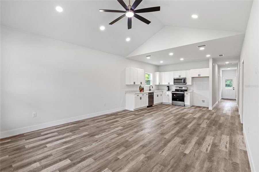 Open Floorplan - Living room, dining area and kitchen