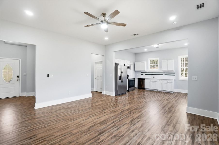 Spacious, unfurnished interior of a new home in , Hickory (Image 31).