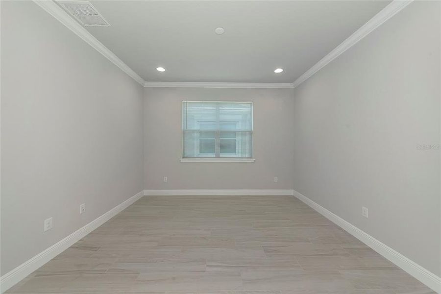 Spacious, unfurnished interior of a new home in , Sarasota (Image 26).