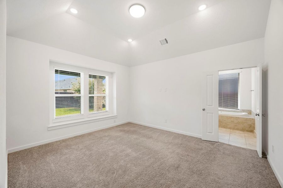 Spacious, unfurnished interior of a new home in Meridiana, Iowa Colony (Image 16).