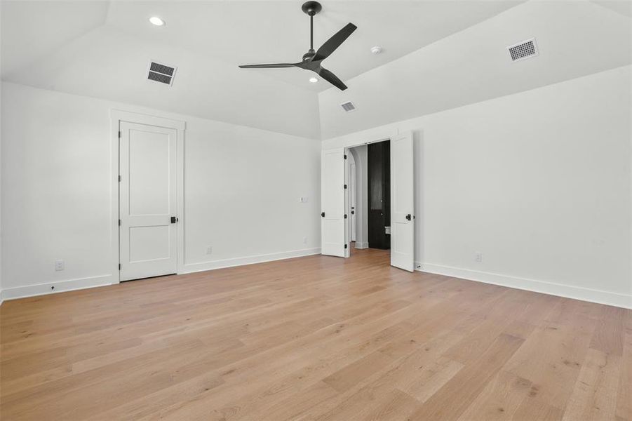 Spacious, unfurnished interior of a new home in Bear Creek Ranch, Aledo (Image 19). Spacious, unfurnished interior of a new home in Bear Creek Ranch, Aledo (Image 19).