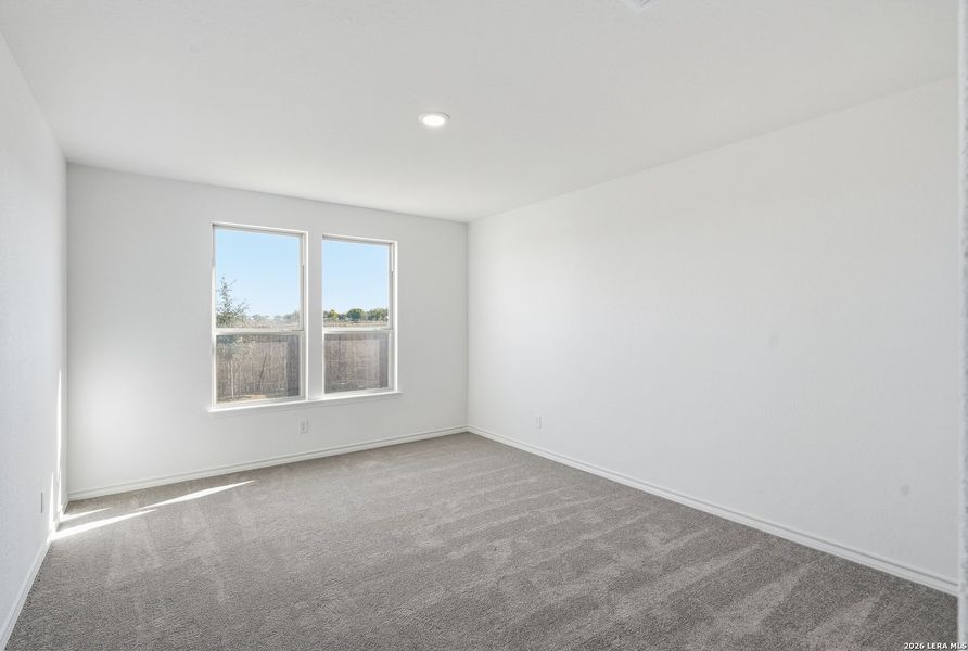 Spacious, unfurnished interior of a new home in Nopal Valley, San Antonio (Image 15).