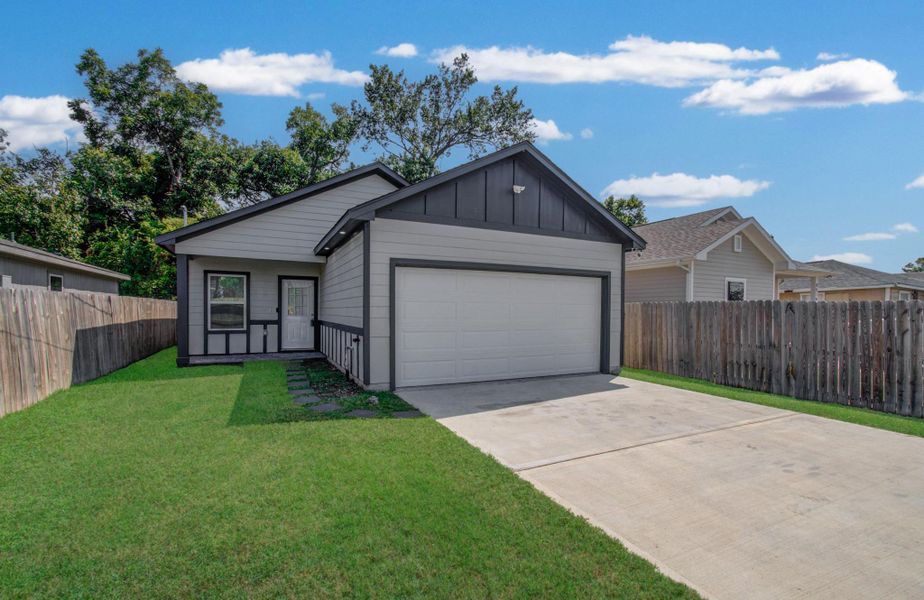 Front exterior of a new home in , Houston, TX, highlighting curb appeal (Image 18). Front exterior of a new home in , Houston, TX, highlighting curb appeal (Image 18).