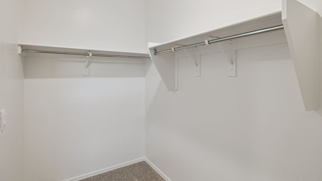 Spacious, unfurnished interior of a new home in Rio Rancho Estates, Wittmann (Image 27).